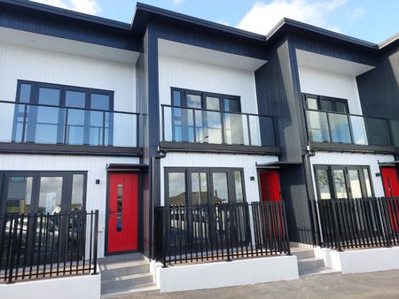 Modern Birkenhead Townhouse - Photo 3