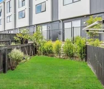 Modern 3-Bedroom Townhouse in Mangere Bridge - Photo 5