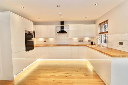 3 bedroom semi-detached house to rent - Photo 5