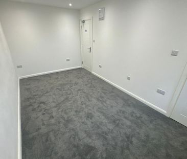 6 bedroom semi-detached house to rent - Photo 5