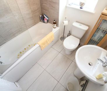 2 bedroom end of terrace house to rent - Photo 4