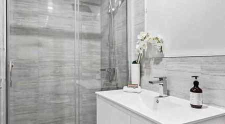 LARGE FAMILY 5-BDRMS HOUSE 4 RENT IN RANUI HEIGHTS - Photo 3