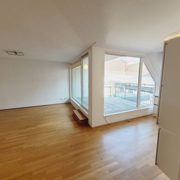 Gumpendorfer Straße: geräumige 4-Zimmer Dachgeschoßwohnung mit Terrassen - Foto 1