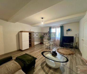 Location Appartement 2 pièces 47m² SOLLIES VILLE 83210 - Photo 4