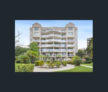 Sunny Large One Bedroom Apartment with Garage - Photo 5