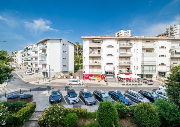APARTAMENTO T4 EM ALFRAGIDE MOBILADO