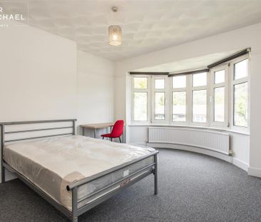 6 bedroom detached house to rent - Photo 5