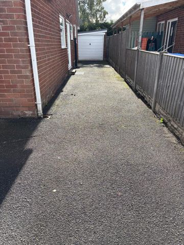 3 bedroom semi-detached bungalow to rent - Photo 2