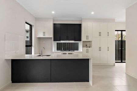 Bright, Modern & Perfectly Located Three Bedroom Home! - Photo 5