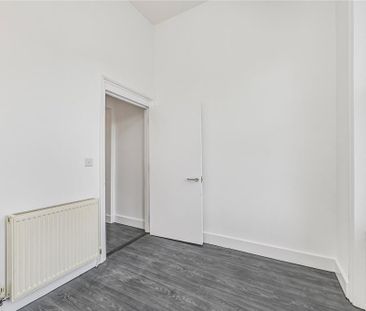 3 bedroom flat to rent - Photo 3