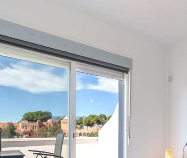 Luxury penthouse for rent in Marbella Del Este, Andalusia - Photo 3