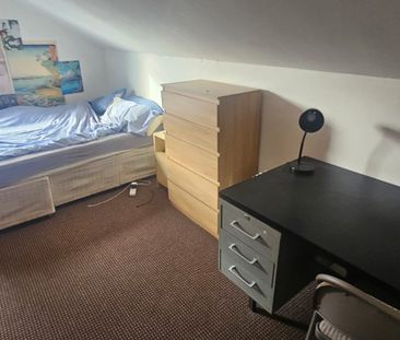 5 Bed - 37 Harold Avenue, Hyde Park, Leeds - LS6 1JR - Student - Photo 1