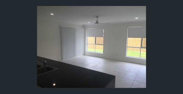 Your Next Home Awaits – Bright & Spacious Coomera Rental - Photo 1