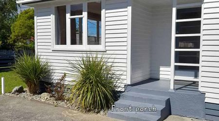 Newly decorated 4BR Home in popular Trentham - Photo 5