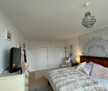 2 Bed Flat, St. Margarets Place, BN1 - Photo 2