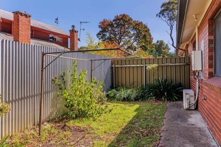 Well-appointed home in a neighbourhood filled with conveniences! - Photo 5