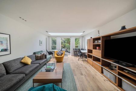 4 bedroom flat to rent - Photo 4