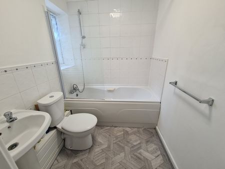 2 Bed Flat, Marshbrook Drive, M9 - Photo 5