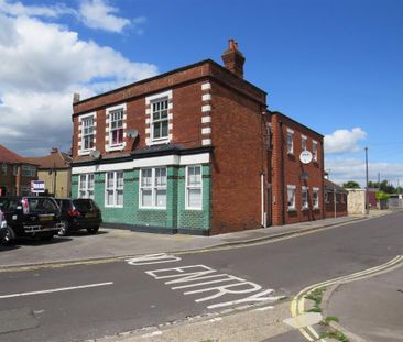 Brockhurst Road, Gosport - Photo 1