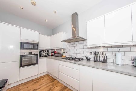 3 bedroom terraced house to rent - Photo 3