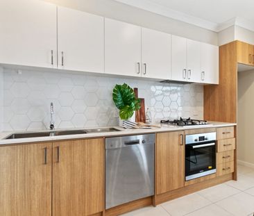 Stylish, Sophisticated, And So Well Situated - Photo 4