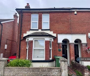 4 bedroom semi-detached house to rent - Photo 3