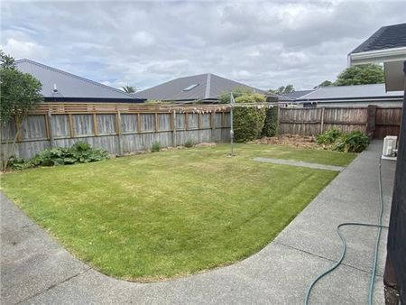 22 Ramore Place, Redwood - Christchurch City, Christchurch City - Family Home and Garden in Quiet Cul de Sac - Photo 2