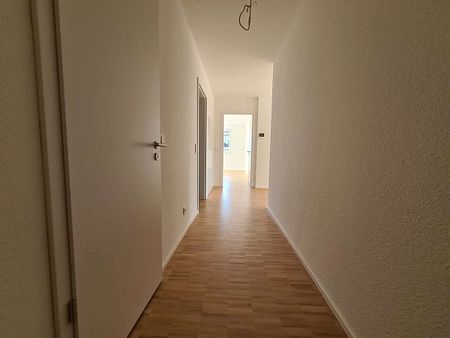 KL - Nähe Klinikum, 3 Zimmer, Balkon, Stellplatz, Aufzug, *ERSTBEZUG* - Photo 2