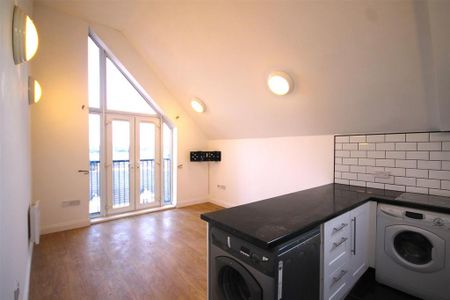 2 bedroom apartment to rent - Photo 3