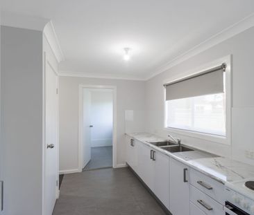 family home, great location - Photo 4
