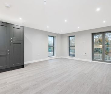 Queens Road, Weybridge, Surrey, KT13 - Photo 2