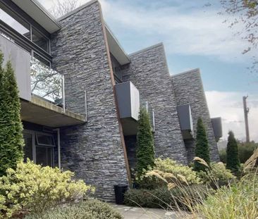 Sunny Secure and Serene - Photo 3