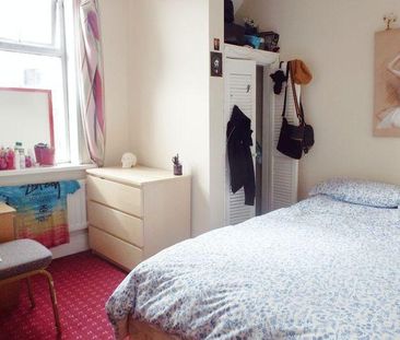 4 bedroom flat to rent - Photo 3