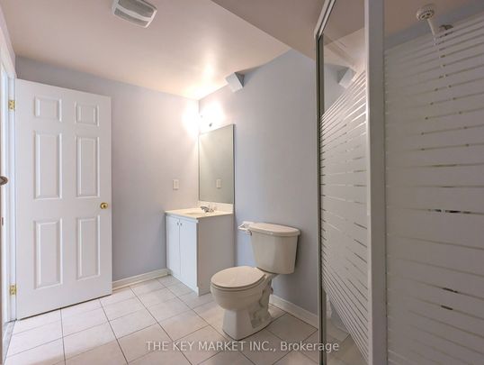 Townhouse For Lease | N8146710 - Photo 1