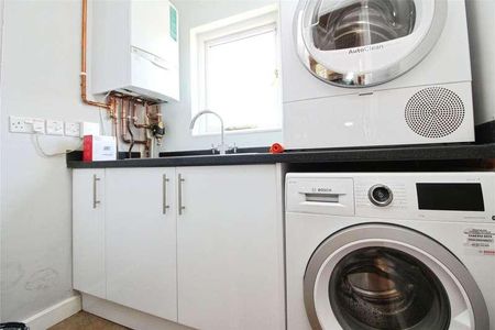 The Chase, Upminster, RM14 - Photo 4