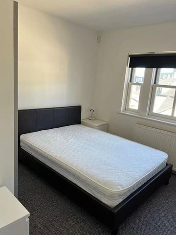 3 bedroom private hall to rent - Photo 2