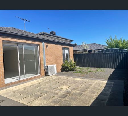 10 Ningaloo Street, Tarneit, Vic 3029 - Photo 4