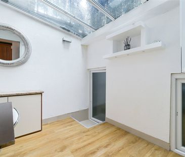 An Exceptional Four Bedroom Family House with Private Parking & Roo... - Photo 4