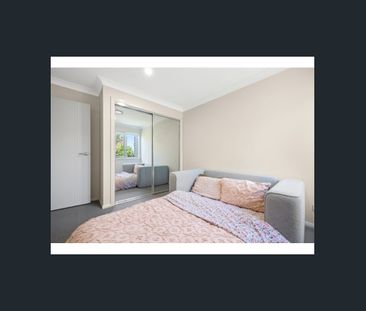 Biiiiig three bedroom, two bathroom townhouse with ducted air condi... - Photo 5