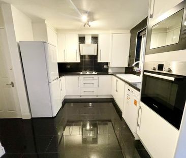 3 bedroom terraced house to rent - Photo 4