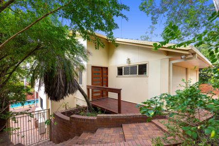 Spacious Dual-Level Family Home with Pool in Prime Tarragindi Location - Photo 5