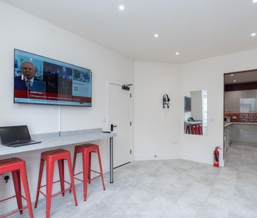 En-Suite Room 5, Malmesbury Road, Shirley, Southampton SO15 - Photo 1