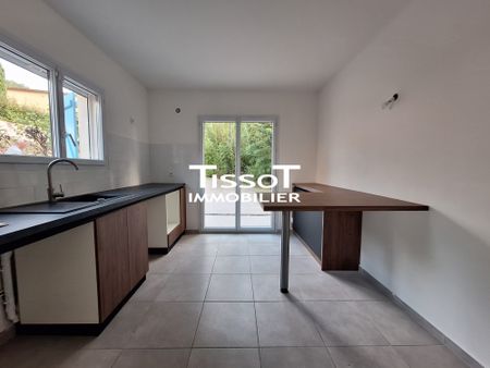 Location Maison 4 pièces 93m² NIMES 30000 - Photo 3