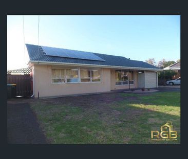 Family Living in Valley View - Photo 6