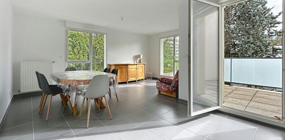 Lyon 5ème : Lumineux T3 meublé avec balcon et garage double - Photo 2