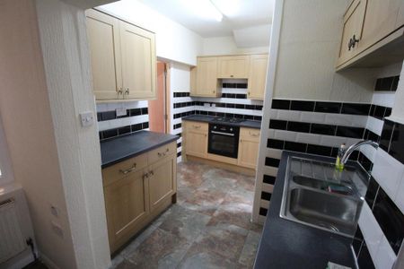 3 bedroom terraced house to rent - Photo 5