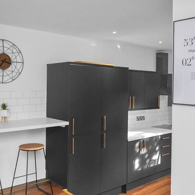 6 bedroom terraced house to rent - Photo 1