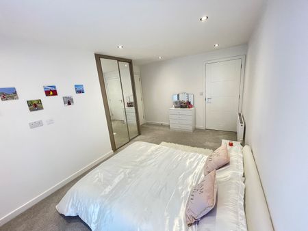 2 Bed Flat, Emmeline Pankhurst Drive, M32 - Photo 3