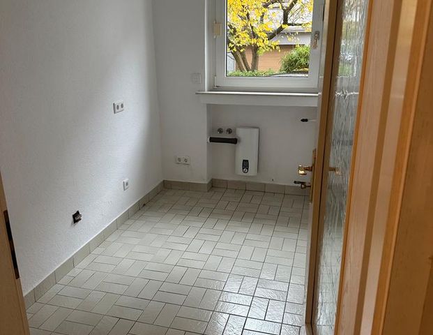 Frisch renovierte 2-Raum-Wohnung in Essen Holsterhausen - Photo 1