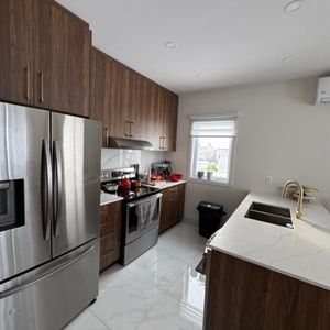 4.5 A LAVAL LUXUEUX ET TRÈS TRANQUILLE - Photo 2